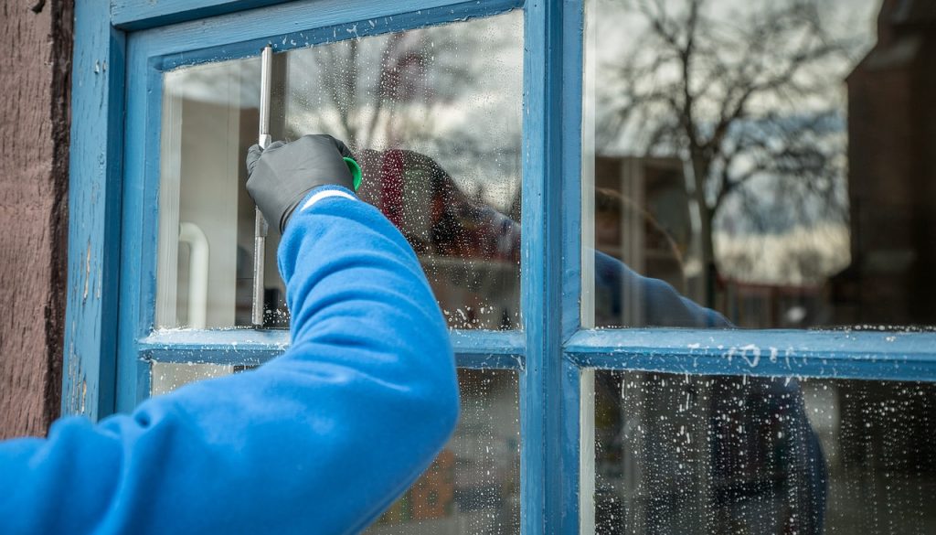 spring-cleaning-service-window-cleaning-2151818 spring cleaning, service, window cleaning-2151818.jpg