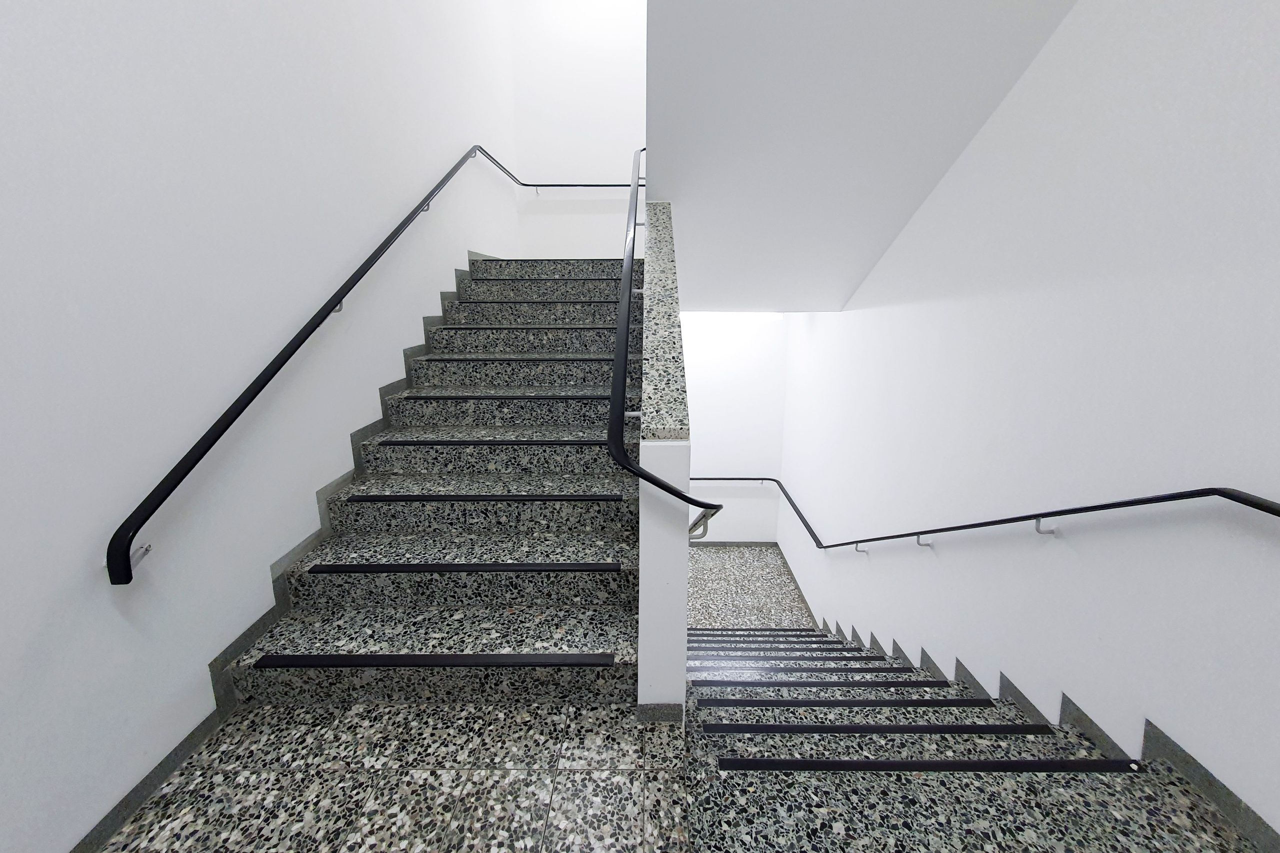 treppenhausreinigung Sauberes Treppenhaus nach der Treppenhausreinigung